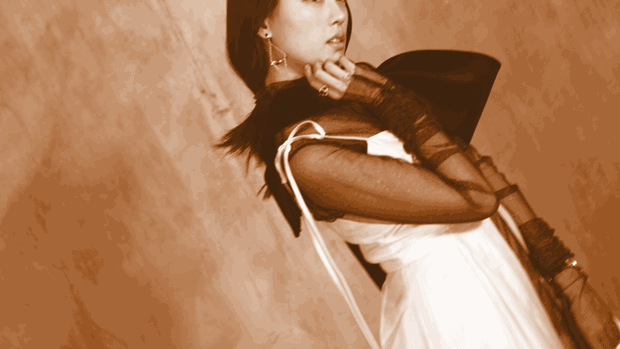 祝绪丹到机场,穿印花长袖卫衣,再搭一款九分牛仔裤元气满满!__凤凰网