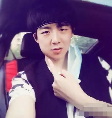 抖音网红宁哥刘宇宁疑似未整容前照片曝光,前后对比简直像换了个人