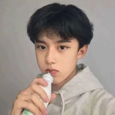 17岁男生帅哥同一个人多张头像 同一个人的一套照片头像