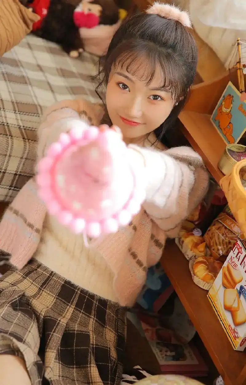 白皙粉嫩美少女写真!