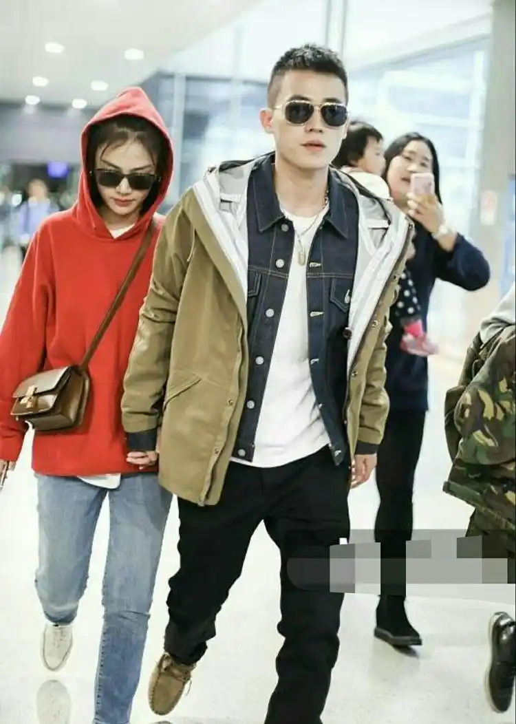 欧豪马思纯合体撒糖双手紧握马思纯害羞甜笑准岳母也一同现身