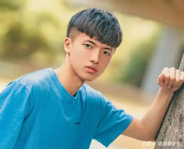 20款秋季热门男生发型参考,越剪越帅,很适合年轻的小哥哥!