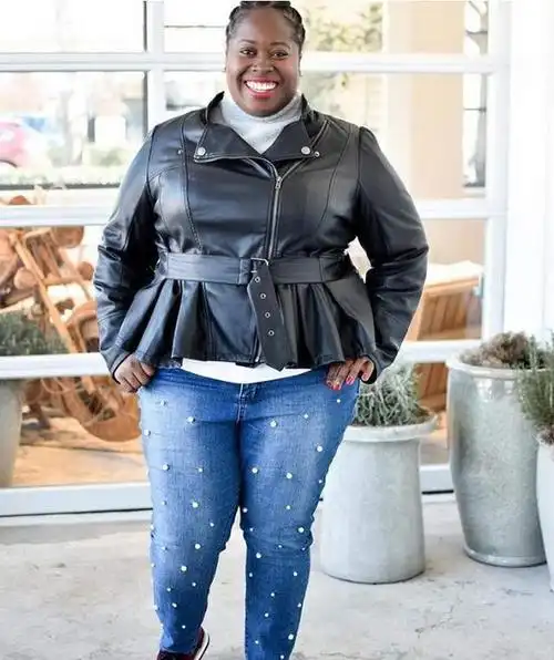 同一条大码牛仔裤哪一位胖女孩穿着最好看