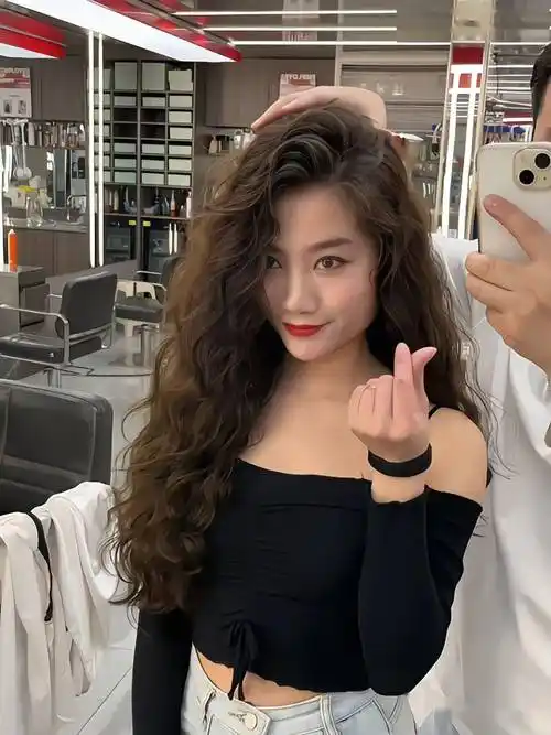 "秋天的复古港风烫"_发型_造型_卷发