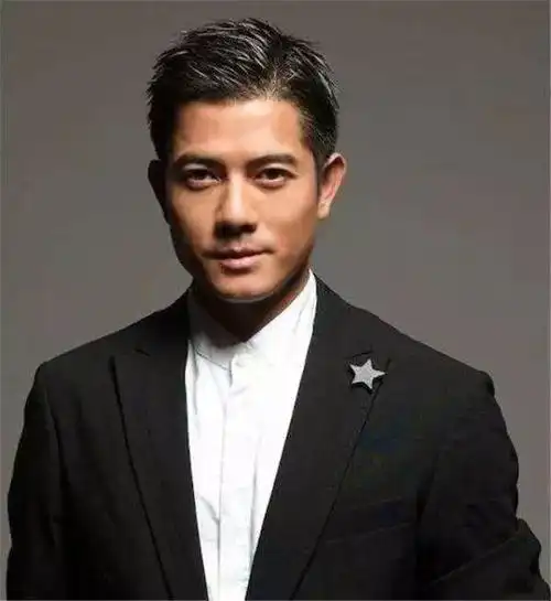 近日,一段"全班最丑郭富城"的视频在网络上引发热议.