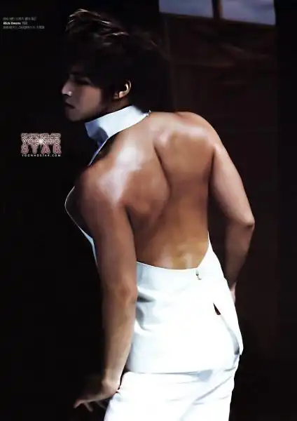 求这张郑允浩高清图!