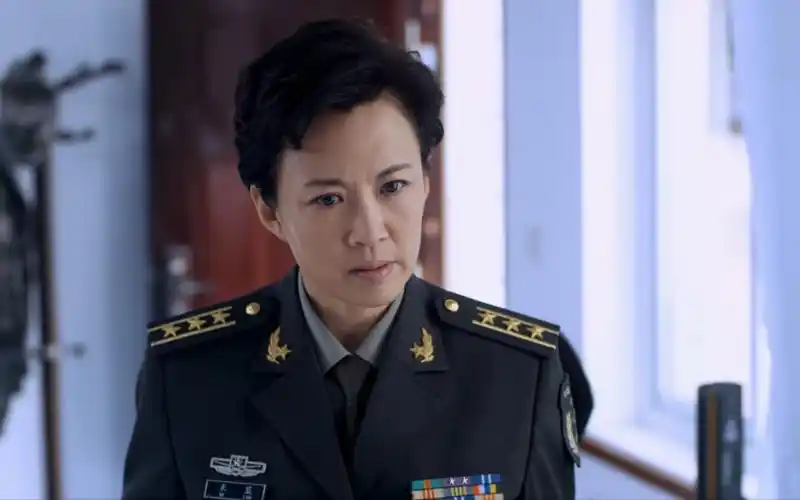 国话演员马丽米蓝所以米蓝同志在意的是汤沐阳站在小米那头儿