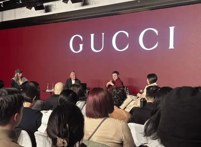 小批量生产的困境gucci全新标志色备用纽扣简历被锁等