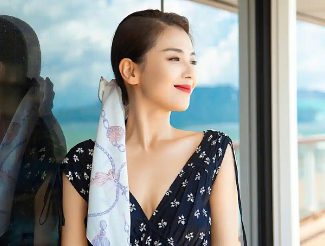 刘涛的娱乐圈生涯充满曲折,演技一直在线,但感情生活颇为波折.