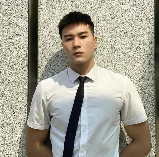 花30块就能剪的发型,男生夏天留这四款潮流短发,阳光又帅气