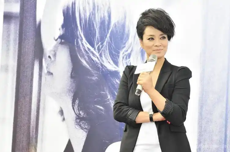 曾经的歌坛天后田震丈夫曝光,竟然是我们熟悉的他,好意外