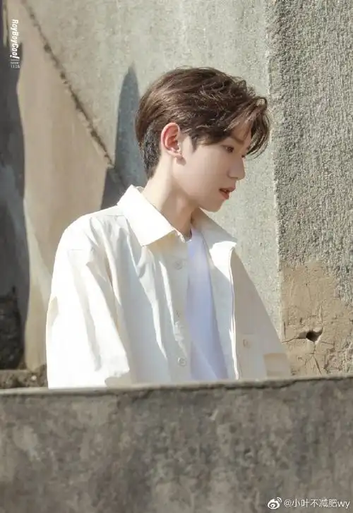 王源白衬衫造型成就 1!