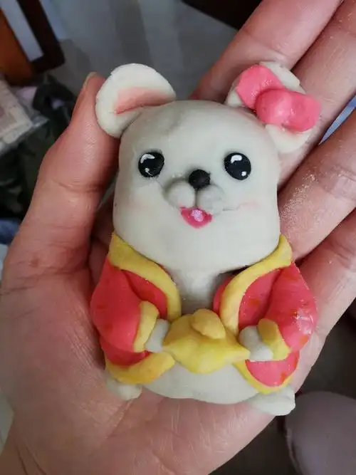 学生作品《面塑--小老鼠》