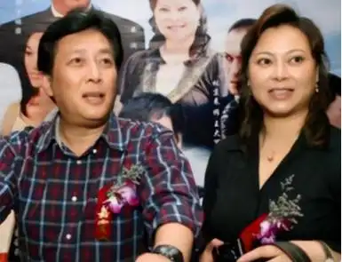 唐国强女儿唐莉生母离世时让她替母报仇如今却和继母亲如一家