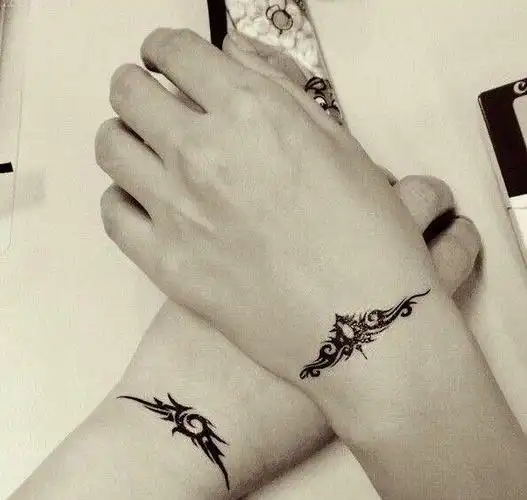 图库 情侣唯美图腾纹身图案 扫描到手机 内容简介 情侣唯美图腾纹身