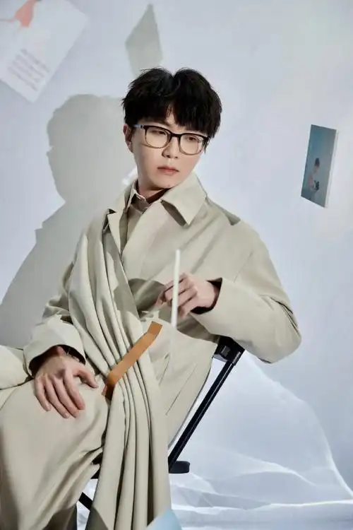 毛不易说从来没有觉得自己不平凡过##时光金曲演唱会##毛不易在盐雾