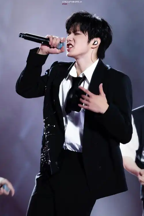 刘耀文楼间楼演唱会##腾讯音乐由你榜##刘耀文last night