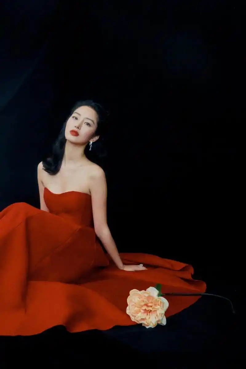 东方美人,杨采钰,烈焰红唇,性感迷人