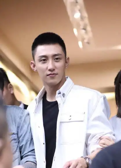 能驾驭寸头的神颜#必须提名黄景瑜,寸头鲸鱼我超93!