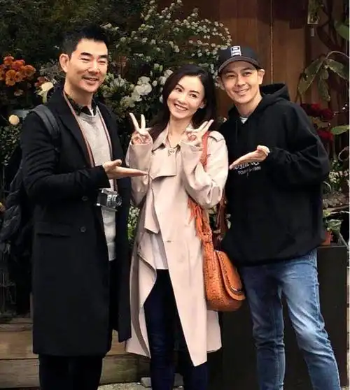 张柏芝三胎儿子首曝光,混血脸和她似复制粘贴,母子俩同框似姐弟