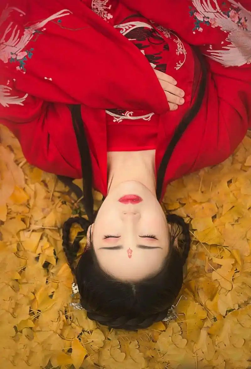 红衣人像古装摄影