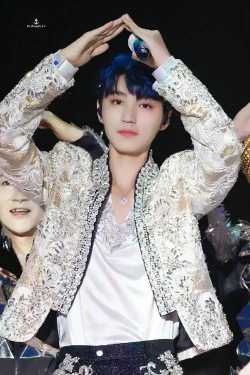 tfboys明天见登十大巅峰单曲#再来回顾一下十周年的王俊凯这个小男孩