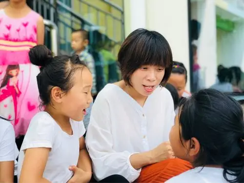 不忘初心 以爱为本 阳光雨露 幸福教育——沙圪堵第四幼儿园优秀教师