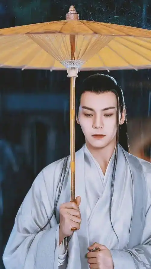 陈伟霆带来的这部《露香园韩媛传》是根据紫梦颖儿古装言情小说《锦绣