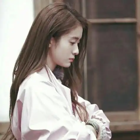 张雪迎冷漠侧脸头像 头像图片大全 -【爱个性】