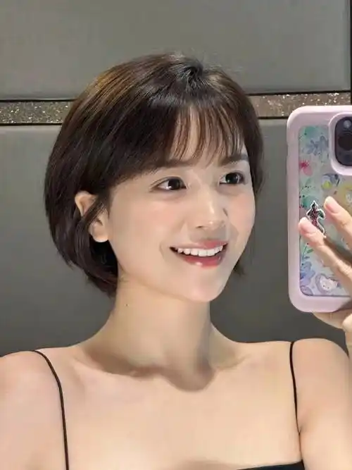 知性时尚真耐看——露耳波波头,短发新风尚