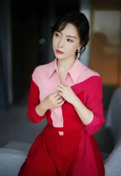 原创陈数凭气质美出圈大胆挑战少女粉看着减龄又知性太惊艳