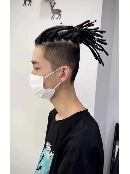 酷酷的男生脏辫