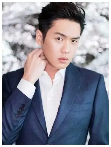 6位把刘海往后梳的男明星,你认为谁最酷?更喜欢谁的造型?