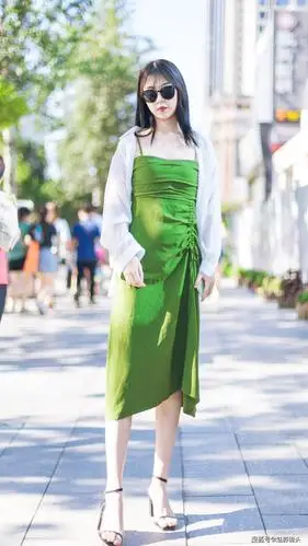 原创炎炎夏日,搭配夏装加一点绿色更有清凉效果,还很有青春气息