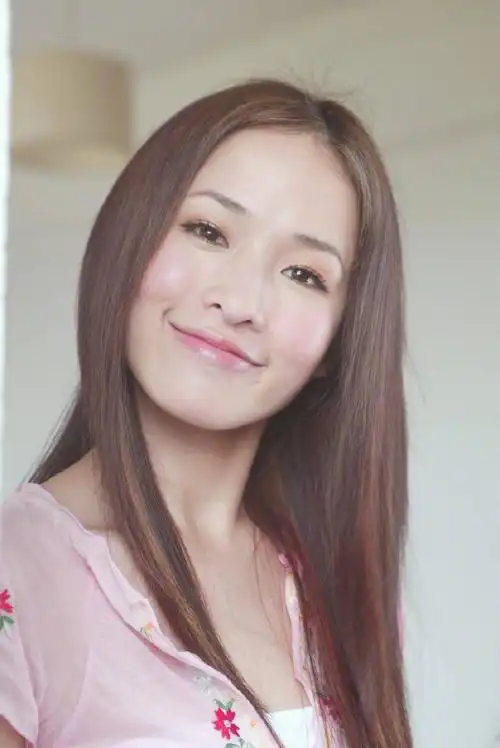 02年萧亚轩旧照曝光!脸蛋红润似小孩,一旁的吴彦祖造型笑喷!