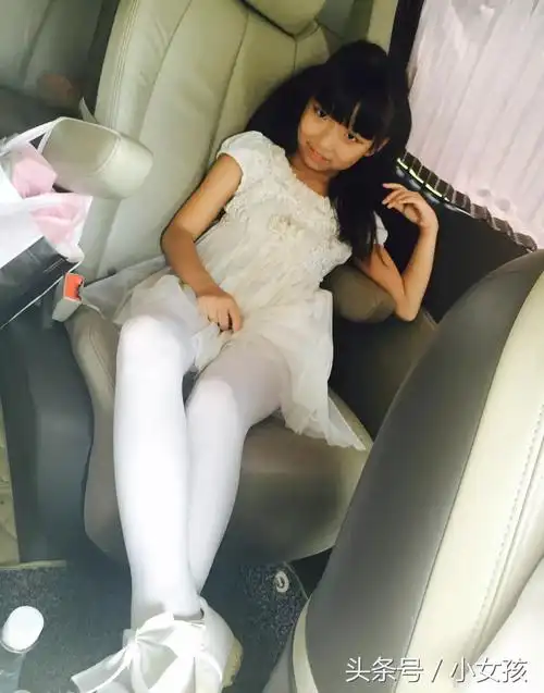 小女生的白丝袜故事图片 _飞翔号