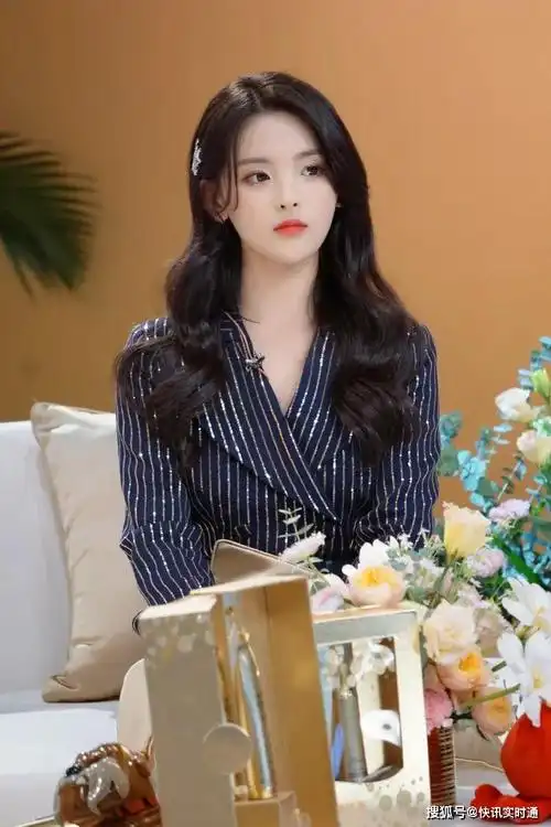 火箭少女101杨超越换了个发型,越看越美