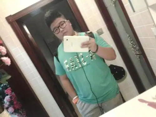 15岁,180斤小胖子,想换个发型,什么样子的好?