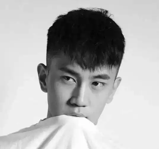 发际线高试试这4款帅气的短发提升颜值