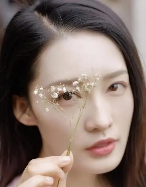 李沁:国家秘密培养她9年,却转身踏进娱乐圈,背后原因令人感慨