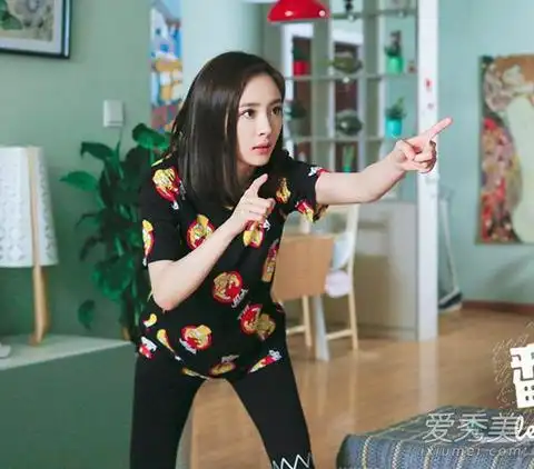 杨幂《翻译官》开播在即 知性穿搭抢先看(图)