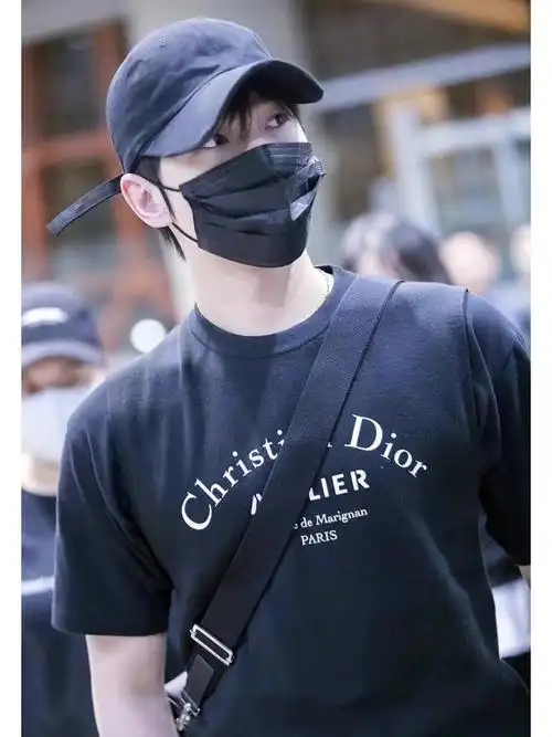 以为戴了帽子我就认不出这是杨洋