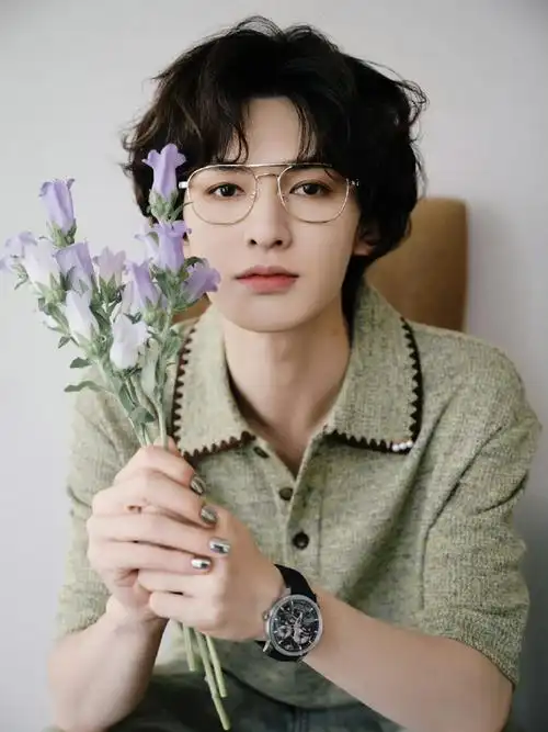 朱正廷签售会造型#朱正廷专辑签售会造型96日系卷毛发型77金丝