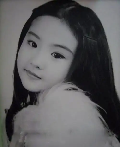 刘亦菲童年古装照#神仙姐姐小时候肉肉的好可爱@刘亦菲