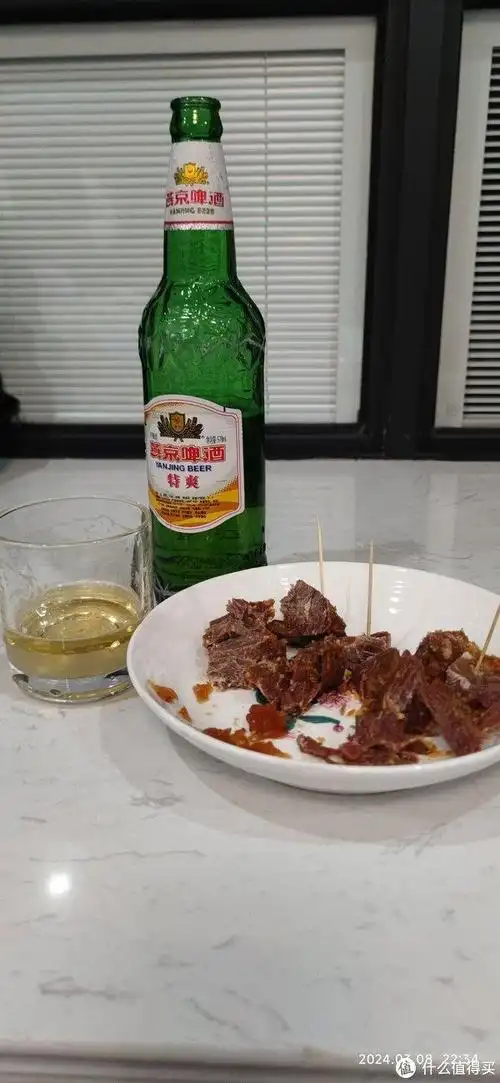 今朝有酒今朝醉,啤酒过期真浪费.