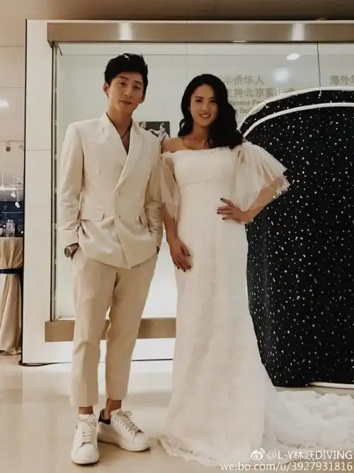 体坛风云人物颁奖,马龙挽丁宁似情侣傅园慧太劲爆