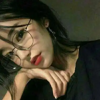 侧脸眼镜女生头像个性网
