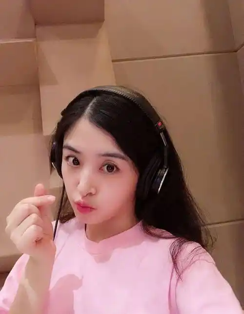 散了散了,刘德华干女儿张含韵被曝和彭冠英已领证,女方发文澄清_cp