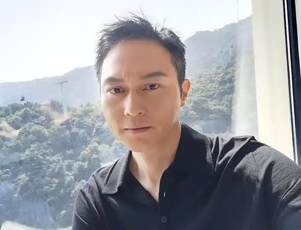 张智霖晒染头发照,对国货品牌非常热爱,使用国产手机和国产手表