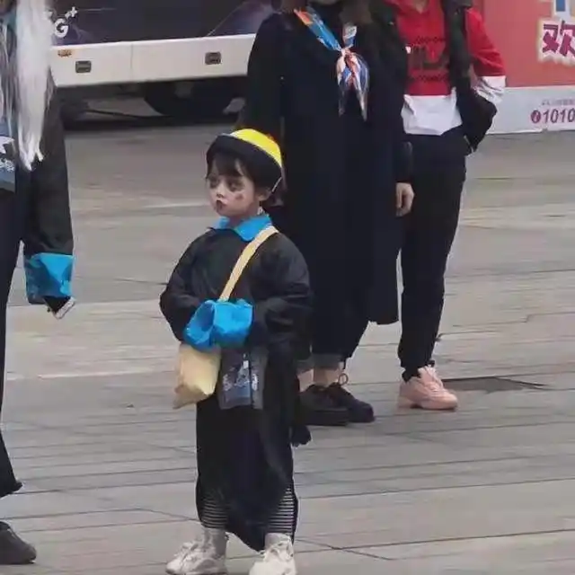 万圣节"小僵尸"走红,红脸蛋黑眼圈太萌,网友:又想骗我生孩子